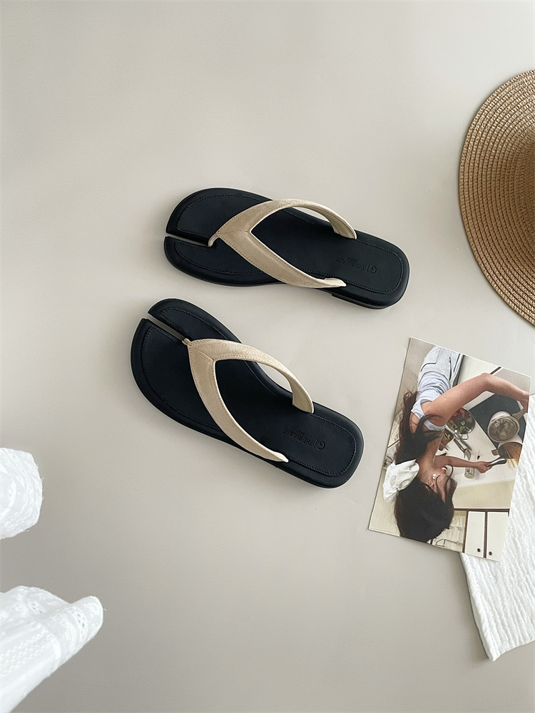 1745647727305_934803.jpg 2025 New French Retro Flat Thong Sandals for Women Outdoor Toe Separator Summer Beach Slippers