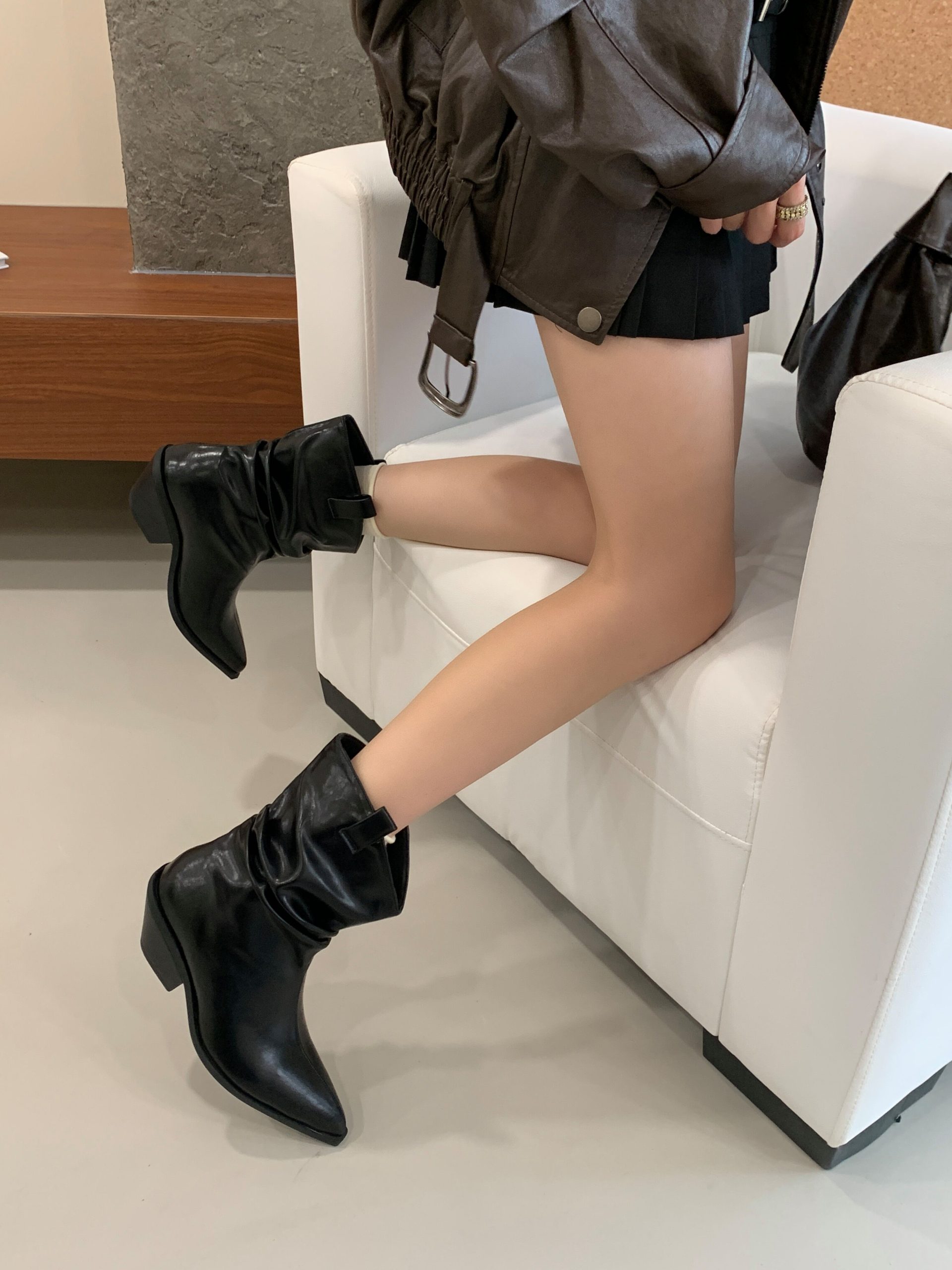 2025 Women's Retro Stacked Heel Pointed Toe Chunky Western Cowboy Boots