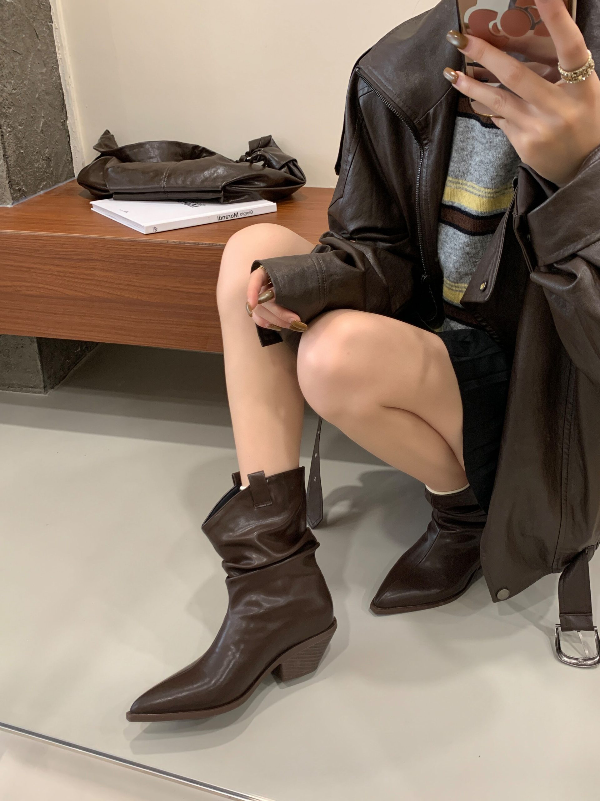 2025 Women's Retro Stacked Heel Pointed Toe Chunky Western Cowboy Boots