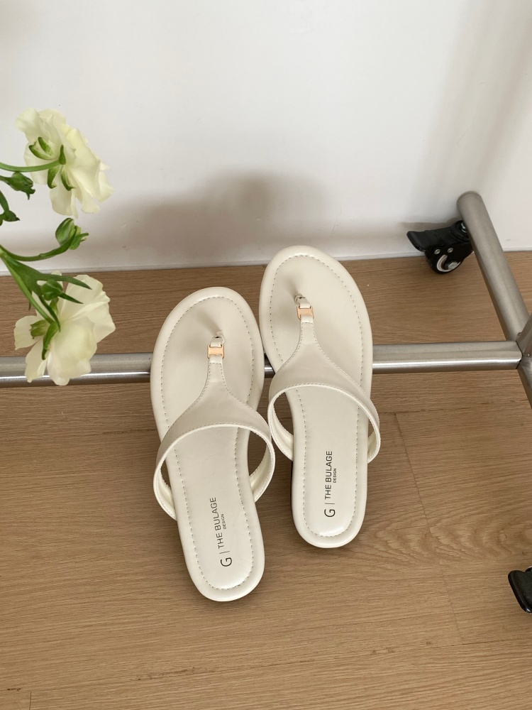 Soft Sole Round Toe Flat Thong Slippers for Women 2026 New Fairy Style Versatile Open Toe Casual Sandals